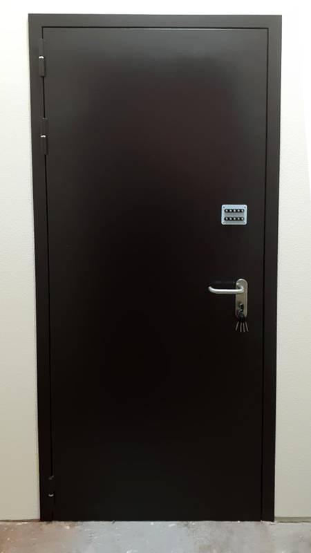 Дверь с кодовым замком, фото спереди (офисы, пер. Хользунова)
